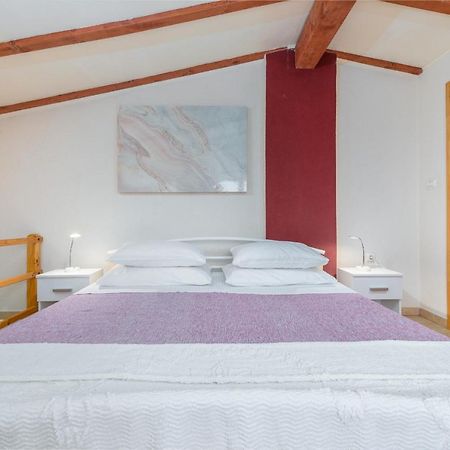 Holiday Home Nadia Пула Екстериор снимка