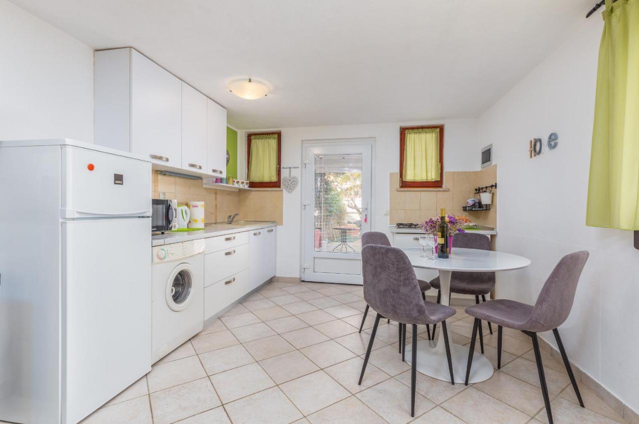 Holiday Home Nadia Пула Екстериор снимка