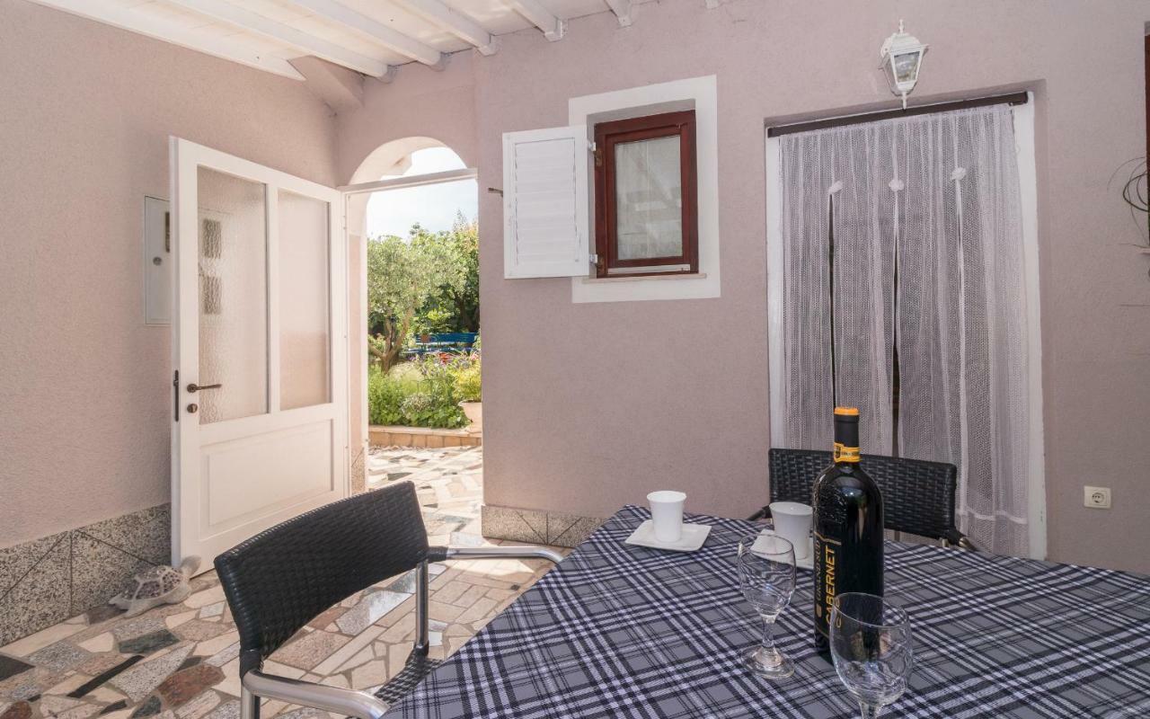 Holiday Home Nadia Пула Екстериор снимка